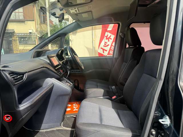Toyota Voxy 11