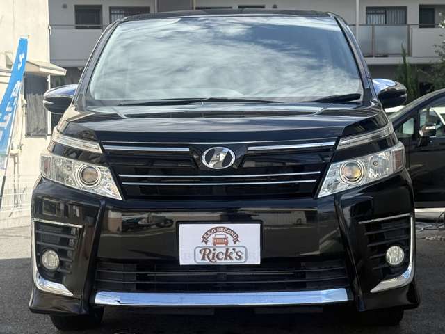 Toyota Voxy 4