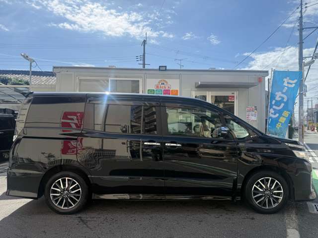 Toyota Voxy 6