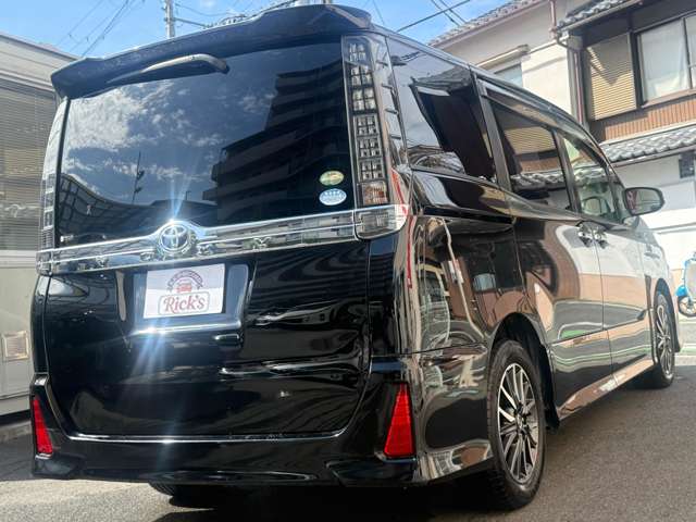 Toyota Voxy 7