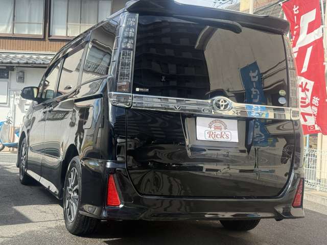 Toyota Voxy 9