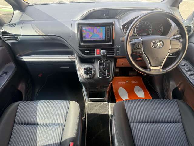 Toyota Voxy 10