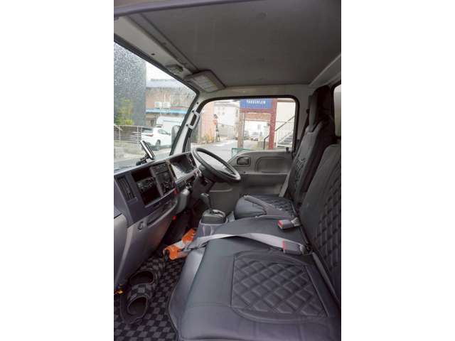 Isuzu Elf 7