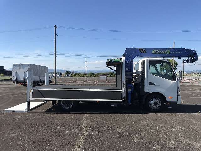 Hino Dutro 12