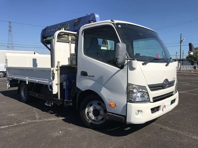 Hino Dutro 3