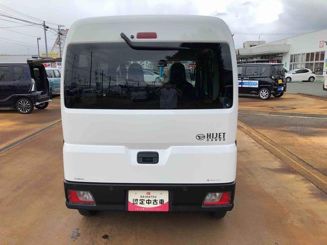 Daihatsu Hijet Cargo 6