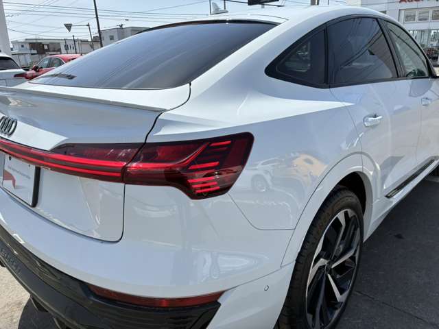 Audi Q8 Sportback e-tron 11
