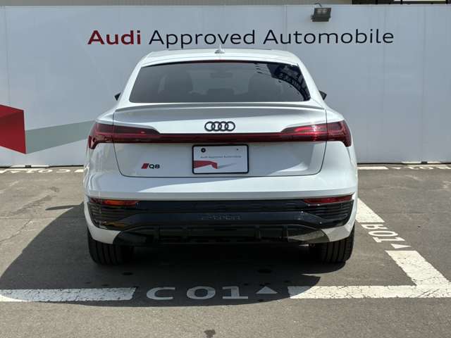 Audi Q8 Sportback e-tron 4