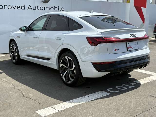 Audi Q8 Sportback e-tron 8