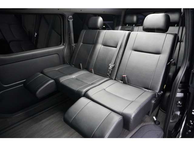Toyota Hiace Van 4