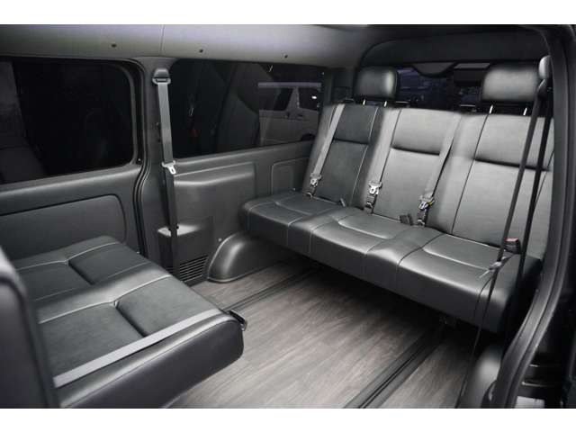 Toyota Hiace Van 5