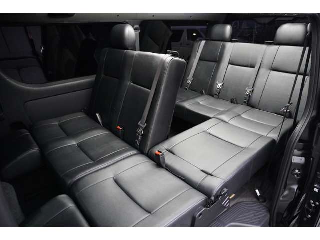 Toyota Hiace Van 6