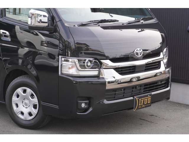 Toyota Hiace Van 8