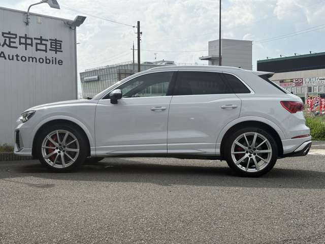 Audi RS Q3 11