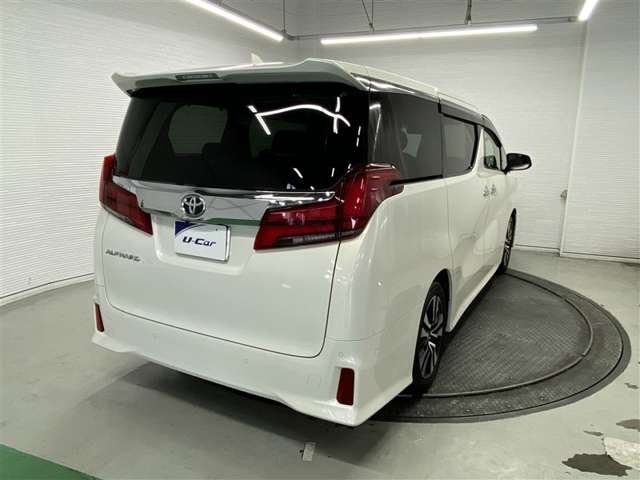 Toyota Alphard 3