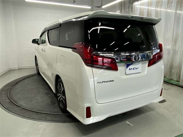 Toyota Alphard 4
