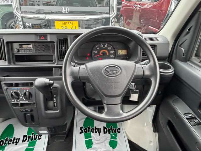 Daihatsu Hijet Cargo 9
