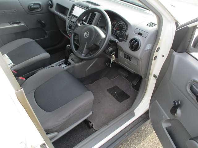 Nissan AD 4
