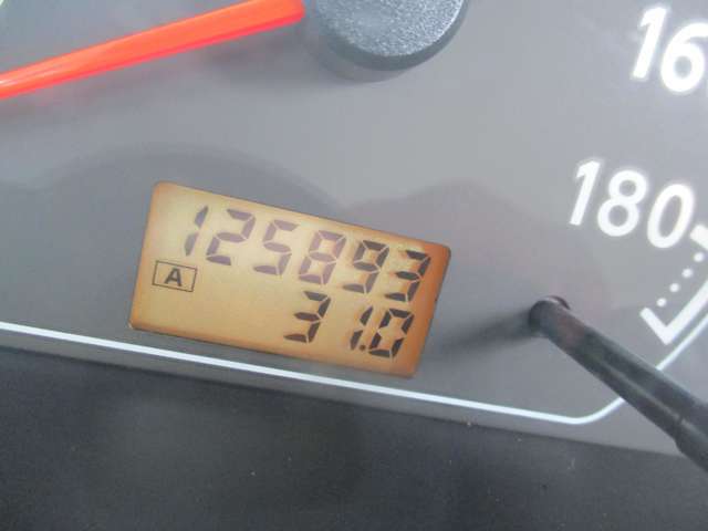 Nissan AD 5
