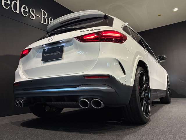 Mercedes-Benz GLA-Class 10