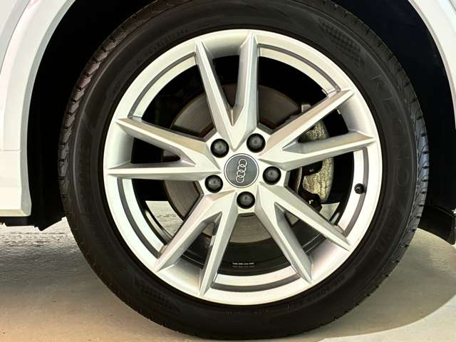 Audi Q2 8