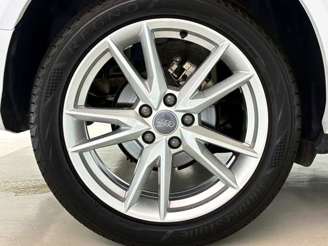 Audi Q2 10