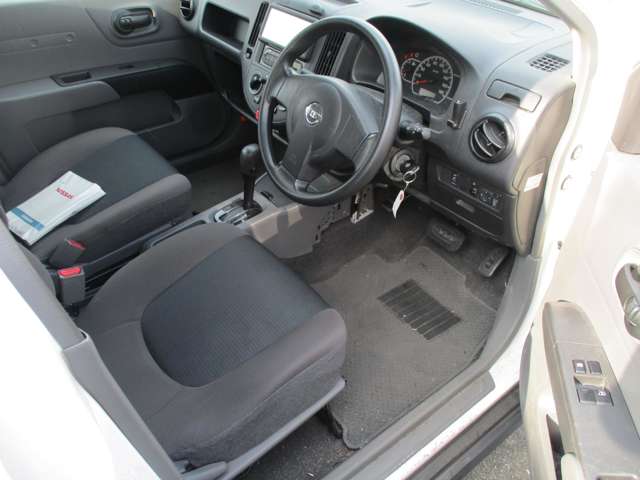 Nissan AD 4