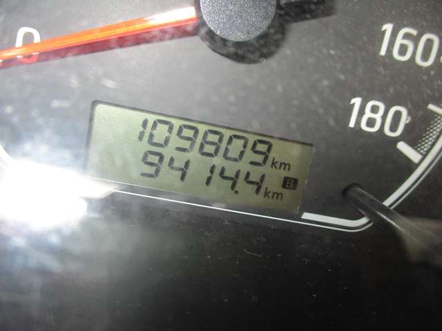 Nissan AD 5