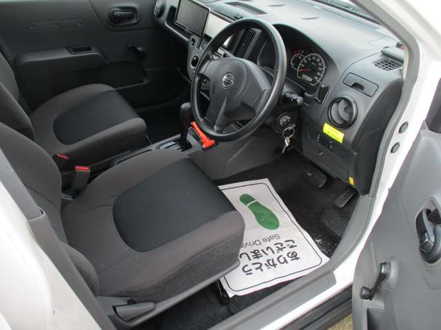 Nissan AD 4