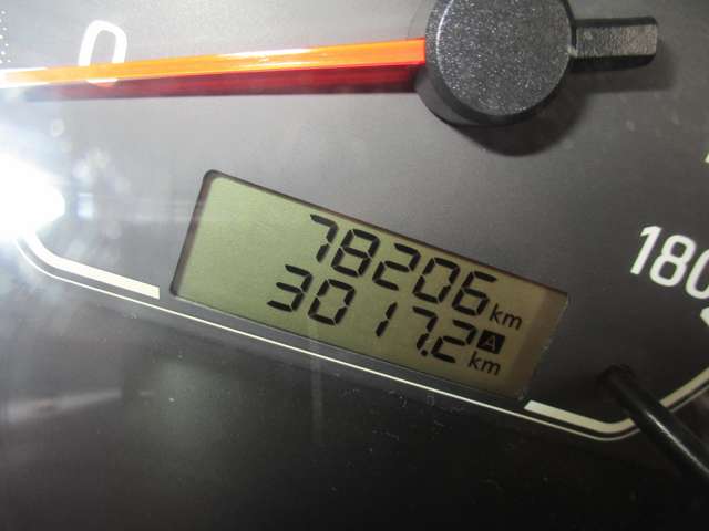Nissan AD 5