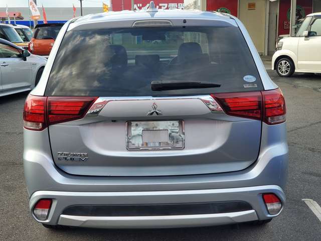 Mitsubishi Outlander PHEV 10
