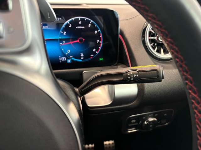 Mercedes-Benz GLB 11