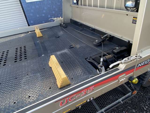 Mitsubishi Fuso Canter 9