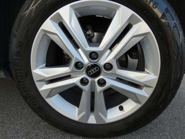 Audi Q2 11