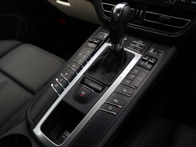 Porsche Macan 12