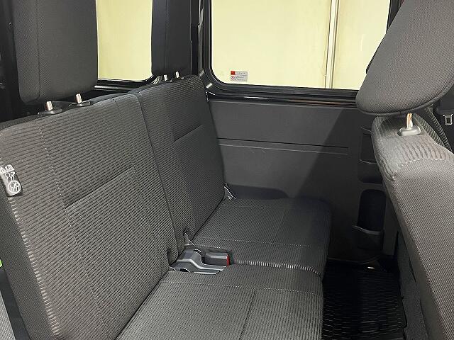 Daihatsu Hijet Cargo 11