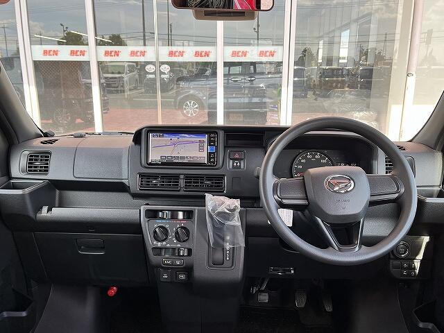 Daihatsu Hijet Cargo 6