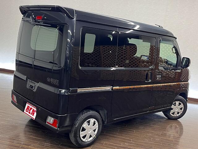 Daihatsu Hijet Cargo 8