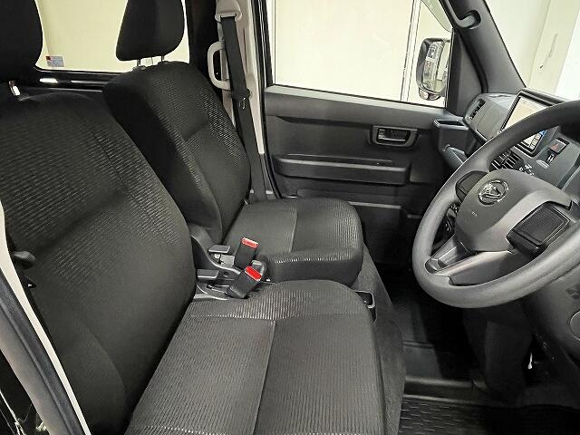 Daihatsu Hijet Cargo 10