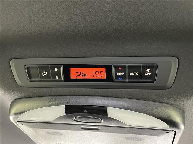 Toyota Voxy 11