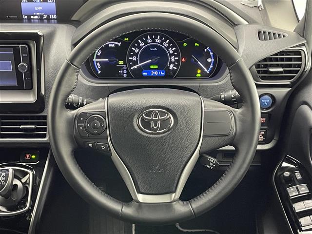 Toyota Voxy 12