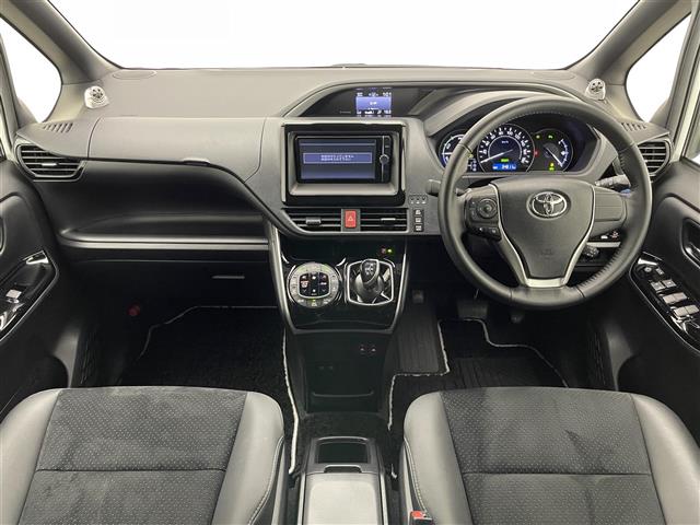 Toyota Voxy 4