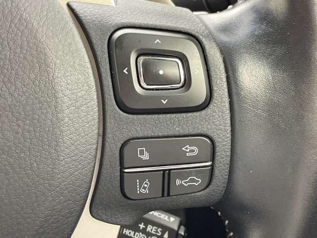 Lexus NX 11