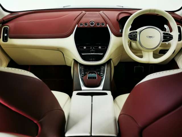 Aston Martin DBX 3