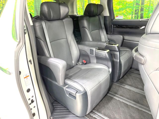 Toyota Alphard 12