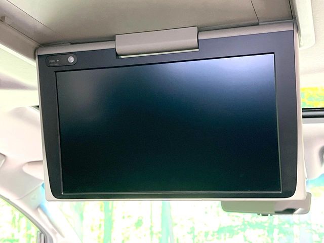 Toyota Alphard 4