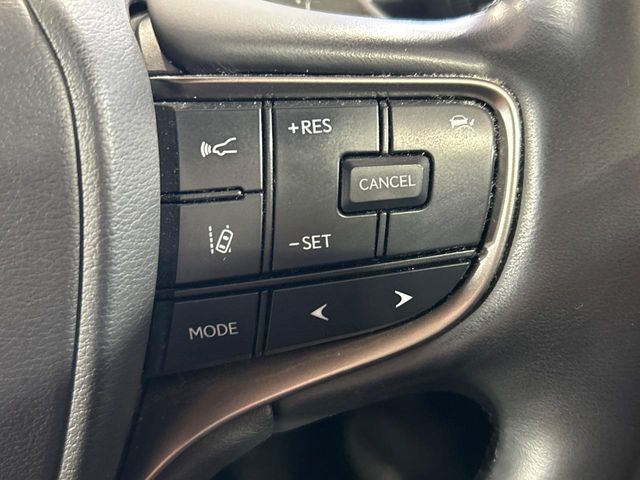 Lexus UX 5