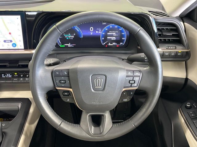 Toyota Crown Crossover 12