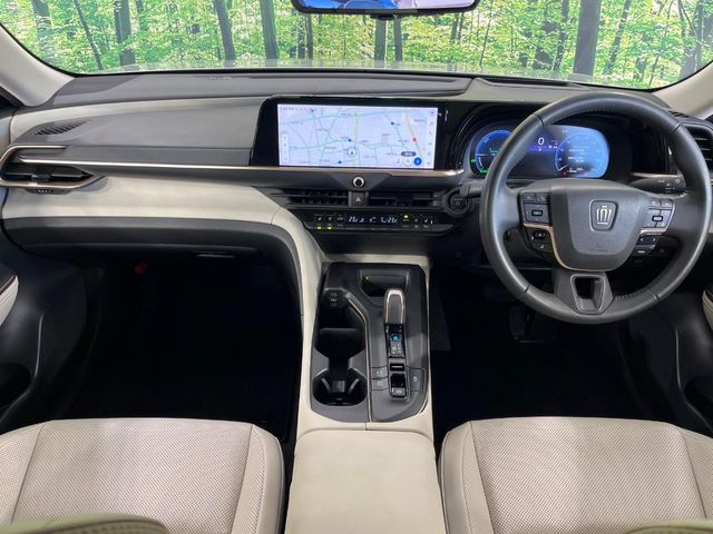 Toyota Crown Crossover 2