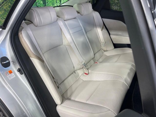Toyota Crown Crossover 10